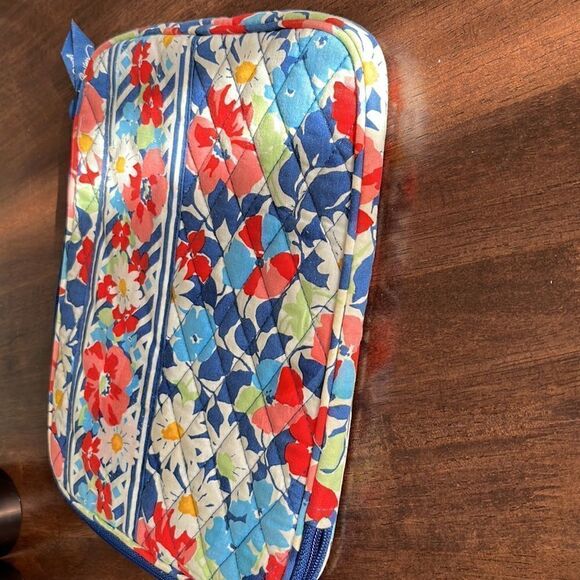 Vera Bradley Summer Cottage (Summer 2012) E- Reader Sleeve w/ Interior ID Slot - Picture 7 of 9